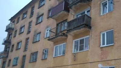 Омская студентка хотела сбежать из общежития и упала с третьего этажа - newinform.com - Омск