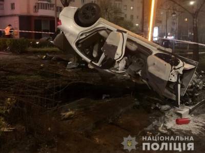 Антон Геращенко - "Утопил педаль в пол и врезался в столб". В центре Киева пьяный водитель Infinity совершил ДТП, погибла 18-летняя девушка - gordonua.com - Киев - Винницкая обл.