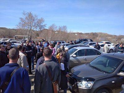 В Оренбургской области поминки погибшего работника комбината переросли в стихийный митинг - kasparov.ru - Оренбургская обл.