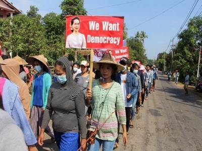 Аун Сан Су Чжи - Три месяца протестов в Мьянме: люди снова выходили на митинг, СМИ сообщили о взрывах - unn.com.ua - Киев - Бирма - Азия