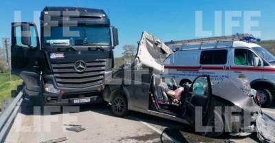 Один человек погиб в жёстком столкновении легковушки, грузовика и автобуса на Кубани - reendex.ru - Краснодарский край - район Крымский
