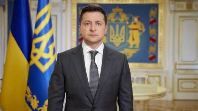 Зеленский - Зеленский призвал украинцев на Пасху исполнить дома христианский долг - lenta.ua