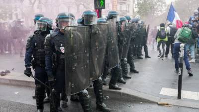 1 мая в странах Европы: стычки демонстрантов с полицией - svoboda.org - Париж - Брюссель