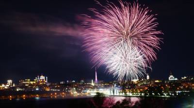 Холодно, но очень зрелищно. Воронежцы поделились фото и видео салюта в День Победы - vestivrn.ru - Воронеж