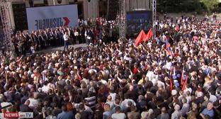 Никол Пашинян - Роберт Кочарян - Массовый митинг в поддержку предвыборного блока Кочаряна прошел в Ереване - kavkaz-uzel.eu - Ереван