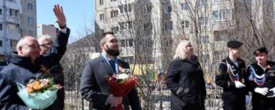 Юрий Гришан - В Магадане прошли дворовые концерты прошли для ветеранов войны - runews24.ru - Магадан