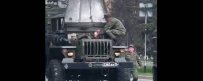 На параде Победы в Кемерово загорелась военная машина - runews24.ru - Кемерово