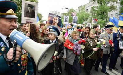 Владимир Зеленский - Страна (Украина): война с Жуковым и «зигхайль» ветерану. Что показал День Победы на Украине. Главные выводы - inosmi.ru - Украина