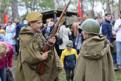 Хабаровские реконструкторы в центре города воссоздали бой за Берлин - hab.aif.ru - Берлин - Хабаровск
