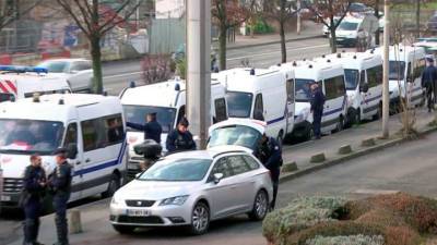 Жеральд Дарманен - Власти упрекнули французских военных в отсутствии смелости - vesti.ru