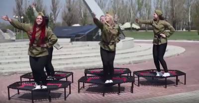 В Омске батутный центр обвинили в "танцах на костях" из-за видеопоздравления на 9 Мая - reendex.ru - Омск