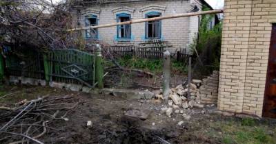 Боевики на Донбассе обстреляли жилые дома в Марьинке из артиллерии (фото) - focus.ua - Донецк - Донбасс