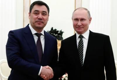 Владимир Путин - Дмитрий Песков - Владимир Путин пригласил президента Киргизии посетить Россию - govoritmoskva.ru - Москва - Душанбе - Киргизия - Таджикистан - Бишкек