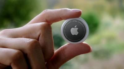 Пользователь Сети смог взломать маячок Apple AirTag - iz.ru