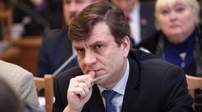 Александр Мураховский - Ел «чойс», спал под берёзой, топил буржуйку. Подробности злоключений главы омского Минздрава Александра Мураховского в лесу - argumenti.ru - Омск