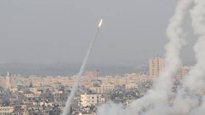 Джонатан Конрикус - В Израиле рассказали о десятках выпущенных ракет со стороны сектора Газа - iz.ru - Иерусалим - Twitter