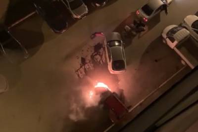 Hyundai Getz сгорел ночью на улице Потылицына в Новосибирске - novos.mk.ru - Новосибирск