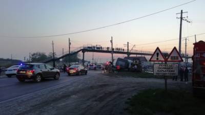 Людмила Прокофьева - В Богдановиче фура снесла пост на железнодорожном переезде (ФОТО) - newdaynews.ru - Свердловская обл. - Уральск
