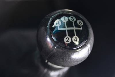 Автоэксперты назвали три ошибки водителей, которые могут испортить мотор в летнее время - argumenti.ru