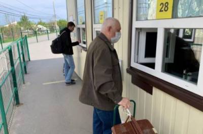 На Донбассе пассажиропоток через КПВВ уменьшился вдвое за неделю - from-ua.com