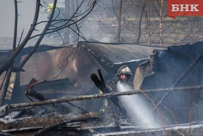 В Ухте пожарные спасли пожилую дачницу из горящего дома - bnkomi.ru - респ. Коми - Ухты