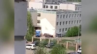 Рустам Минниханов - Установлена личность открывшего стрельбу в школе в Казани - iz.ru - респ. Татарстан - Казань
