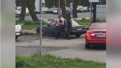 В Одессе таксисты подрались посреди улицы: видео разлетелось по сети - odessa.politeka.net - Одесса