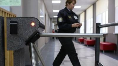 Из-за ЧП в Казани в российских школах и детсадах усилили меры безопасности - runews24.ru - Москва - Башкирия - Казань - Псковская обл. - Владивосток - Волгоградская обл. - респ. Удмуртия - Тульская обл.