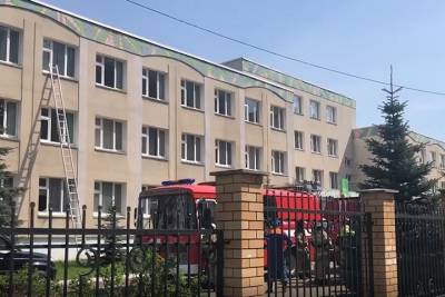 «До сих пор слышны мигалки»: главный редактор портала «Казанский репортер» рассказал подробности стрельбы в гимназии - vm.ru - Москва - Казань