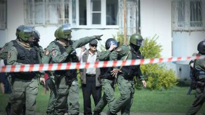 Александр Хинштейн - Ильназ Галявиев - В подвергшейся нападению казанской гимназии не было охраны - vesti.ru