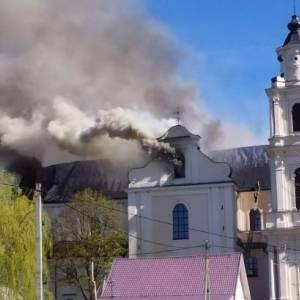 В Беларуси произошел масштабный пожар в Будславском костеле. Фото. Видео - reporter-ua.com