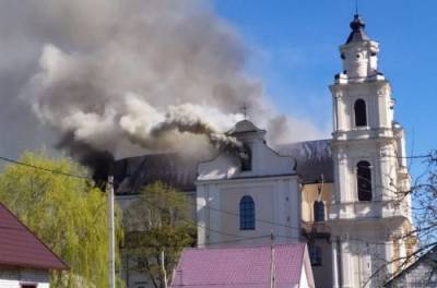 ЧП в Беларуси: пожар уничтожает Будславский костел - from-ua.com
