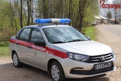 В Тверской области пьяный мужчина поругался с чужой машиной - tver.mk.ru - Тверская обл. - Бежецк