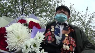 Александр Волков - Ветеранам из воронежской глубинки устроили персональные концерты на дому - vestivrn.ru
