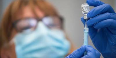 В Италии доктор случайно ввел пациентке 6 доз вакцины Пфайзер - женщина чувствует себя хорошо - ТЕЛЕГРАФ - telegraf.com.ua - Италия