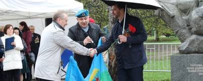 Виктор Неволин - Виктору Неволину передали символический флаг ВДВ с надписью «Раменское» - runews24.ru - Афганистан