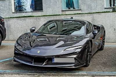 В столице заметили роскошный суперкар Ferrari (ФОТО) - enovosty.com - Киев - Столица