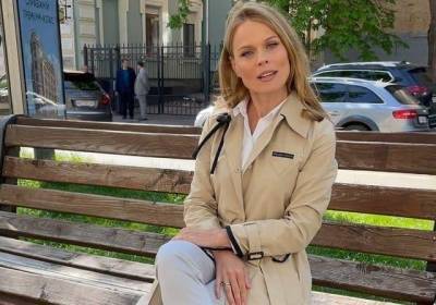 Ольга Фреймут - Ольга Фреймут объяснила, как элегантно сидеть на лавочке - kp.ua
