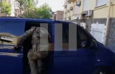 Виктор Медведчук - Ирина Венедиктова - После обыска в офисе ОПЗЖ сотрудник СБУ еле попал в автомобиль (видео) - sharij.net - Киев