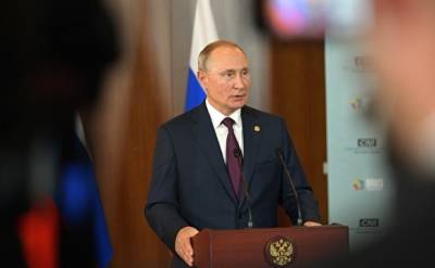 Владимир Путин - Путин наградил сургутянина медалью ордена «За заслуги перед отечеством» за работу на ГРЭС - znak.com