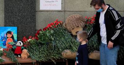 Ильназ Галявии - Похороны погибших при стрельбе в школе пройдут сегодня в Казани - ren.tv - респ. Татарстан - Казань