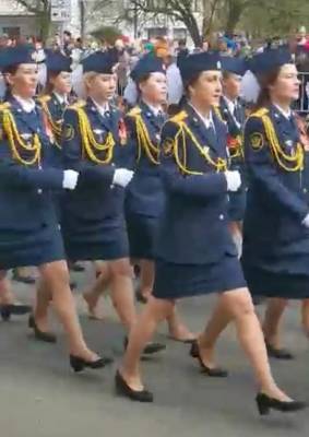Сотрудница кузбасского ГУФСИН закончила парад босиком - news.vse42.ru - Кемерово