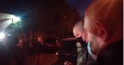 Владимир Путин - Виктор Медведчук - Ирина Венедиктова - Тарас Козак - Неизвестные во время обысков у Медведчука не дали эвакуировать его Mercedes (ВИДЕО) - dsnews.ua