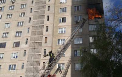 Из горящей многоэтажки в Харькове эвакуировали десятки жителей: первые кадры с места ЧП - kharkov.politeka.net - Харьковская обл. - Харьков - Изюм - район Харьковский