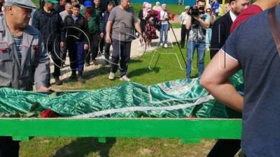 Александр Бастрыкин - Эльвира Игнатьева - Жители Казани простились с закрывшей собой школьников учительницей - nation-news.ru - Казань