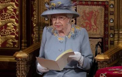 Елизавета II - принц Чарльз - Елизавета Королева - король Георг VI (Vi) - принц Филипп - Камилла - Ii (Ii) - Королева Елизавета II впервые появилась на публике после похорон мужа (ФОТО) - skuke.net - Англия