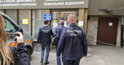 Фискалы нагрянули с обысками в земельный департамент КГГА (ФОТО) - dsnews.ua - Киев