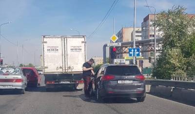Небольшая авария блокирует движение на двух мостах около Домостроителей в Тюмени - nashgorod.ru - Тюмень