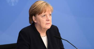 Ангела Меркель - Штеффена Зайберта - Ангела Меркель выразила соболезнования в связи с трагедией в Казани - ren.tv - Германия - Казань