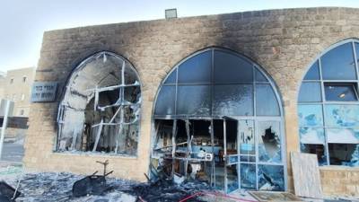 Погром в Акко: 84-летнего туриста едва не сожгли заживо в отеле - vesty.co.il - Иерусалим